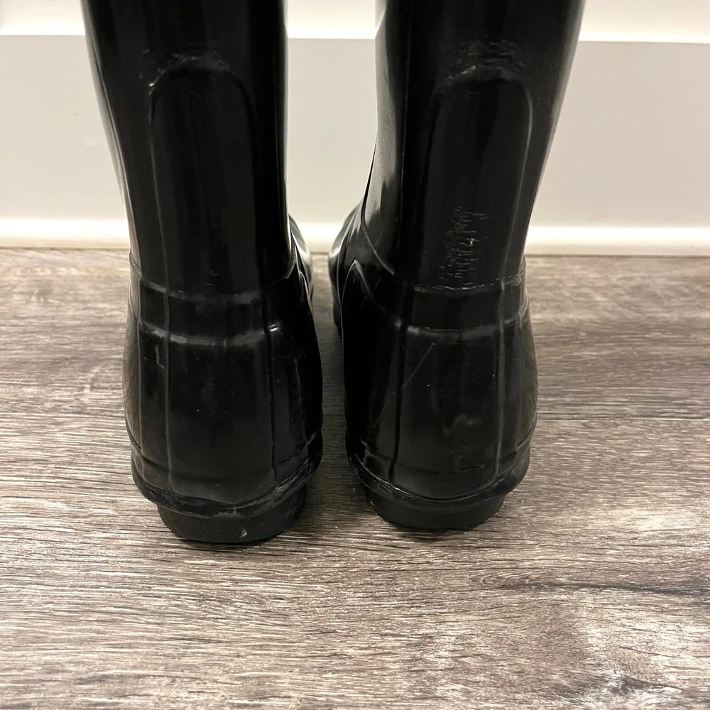 Hunter Original Black Glossy Tall Rain Boots in Size 9